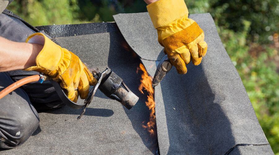 Professional gutter cleaning in Worthington, MO